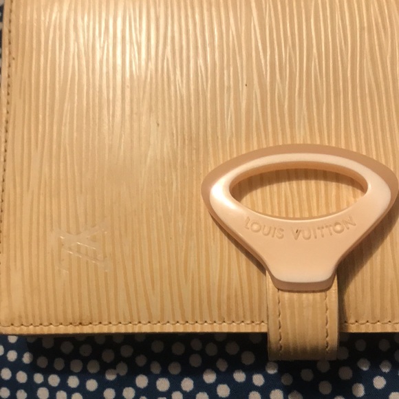 Louis Vuitton Epi Agenda - Picture 3 of 7